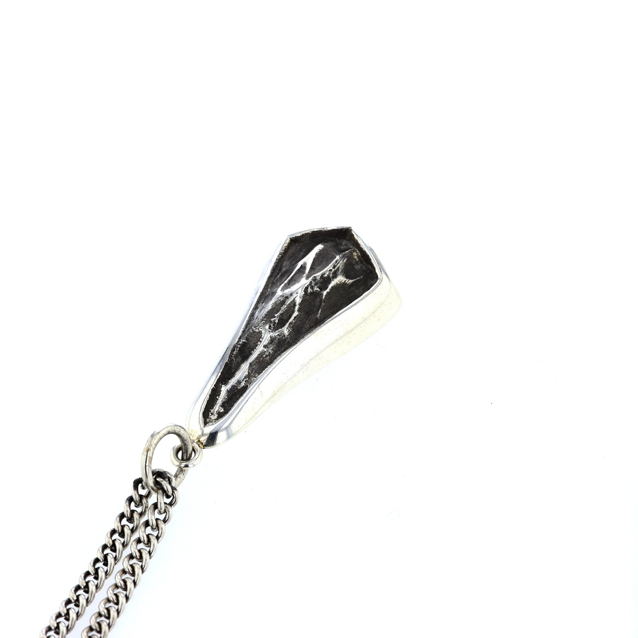 king baby hammered silver pendant