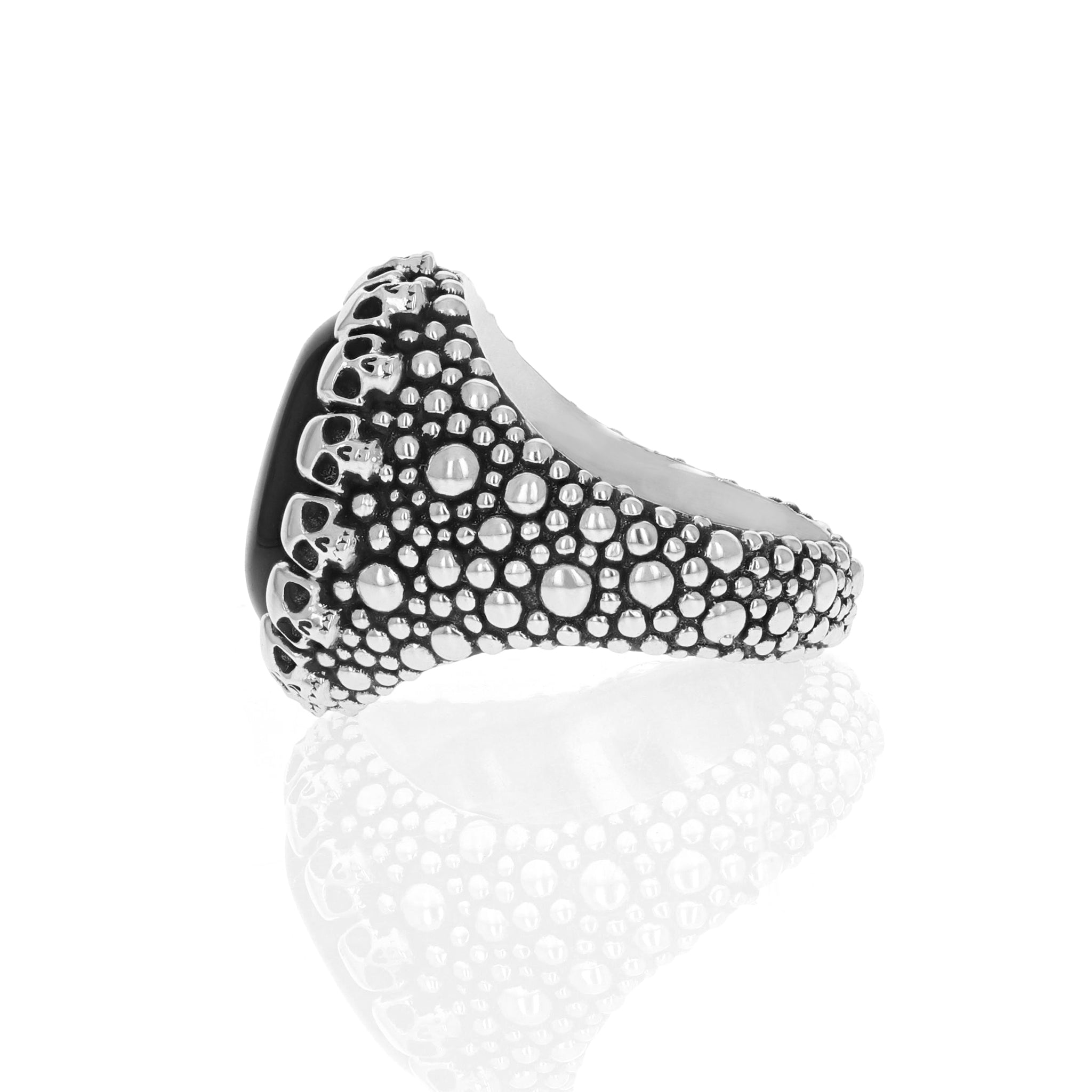 Small Sting Ray Texture Ring With Skull Bezel
