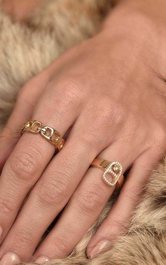 woman wearing 18k gold ring with diamonds