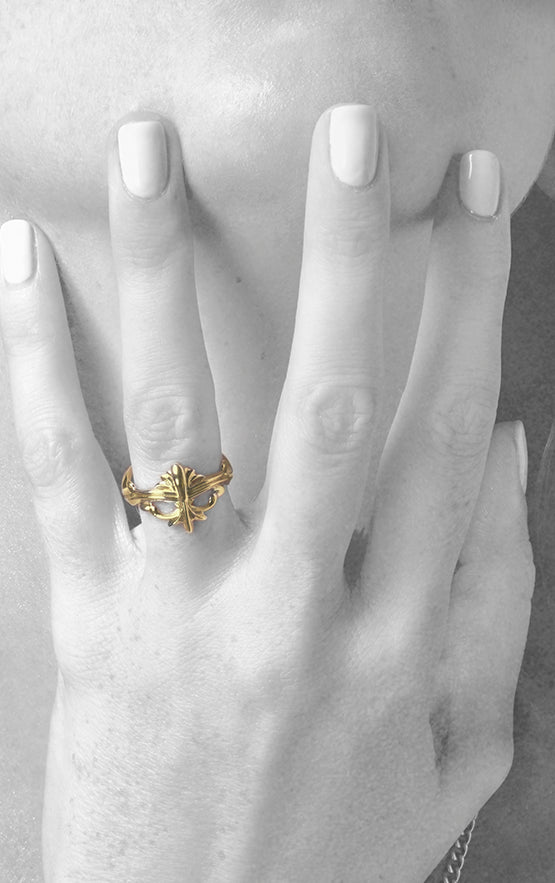 woman wearing 18k gold king baby ring