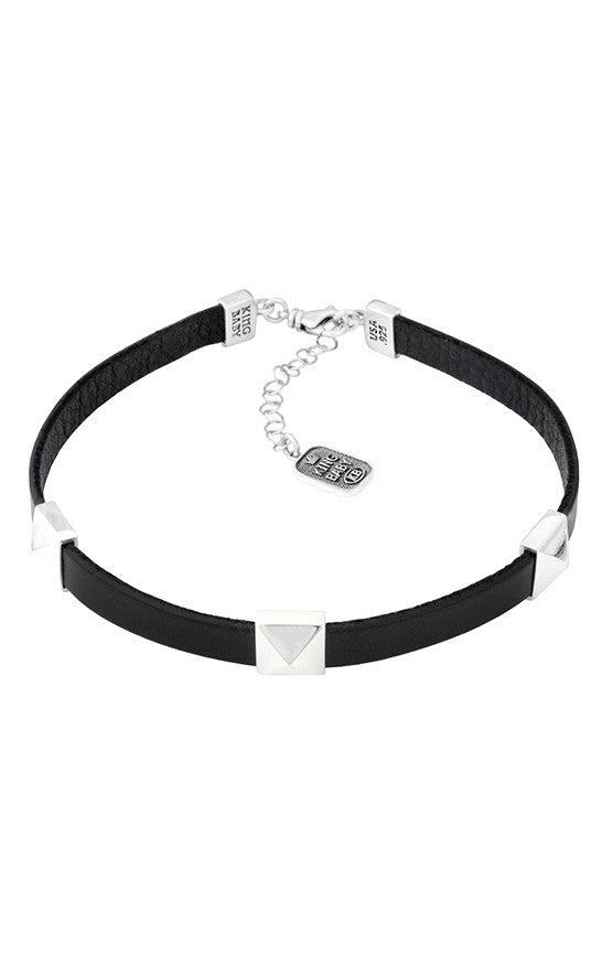 king baby leather choker with silver pyramids