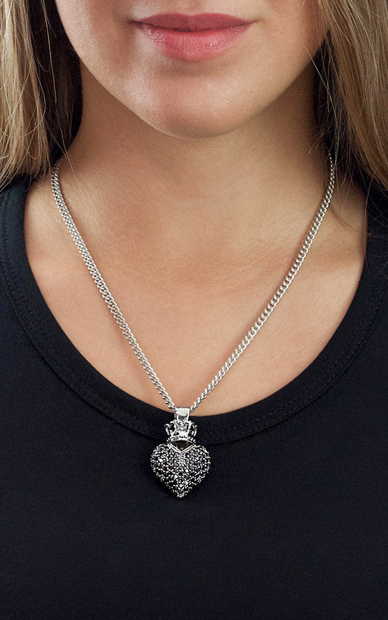 LAGOS Maya 28mm Lapis Inlay Heart Pendant Necklace | Heart pendant necklace,  Necklace, Lagos necklace